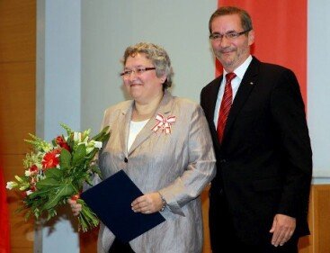 Petra Brückner erhält den Verdienstorden des Landes Brandenburg von Ministerpräsident Matthias Platzeck