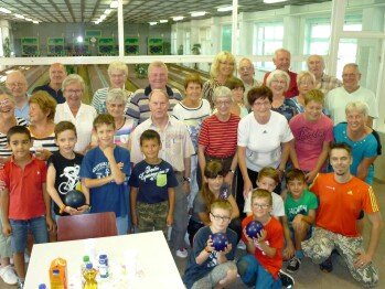 PRM 2016-64 AWO Seniorenclub KW - Kegelwettstreit mit Kindern.jpg