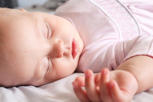 schlafendes Baby Neugeborenes