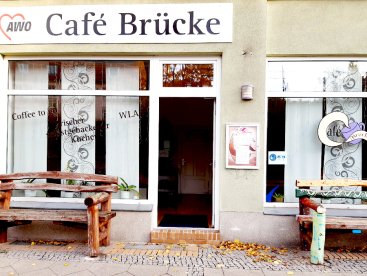 CafeBruecke_außen.jpg
